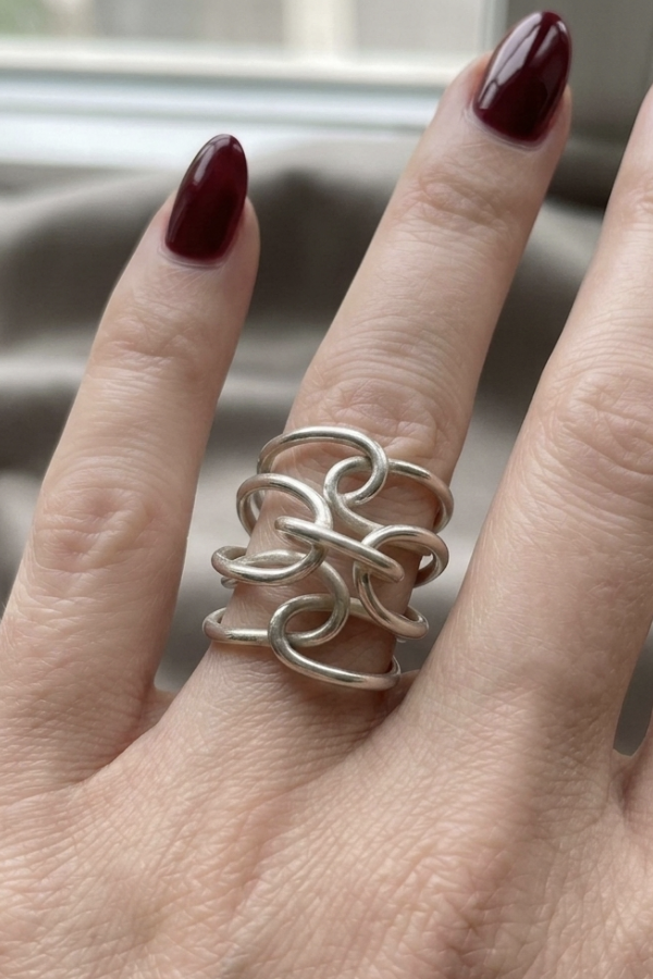 İç İçe Geçen Halka Motif Taşsız Gümüş Yüzük