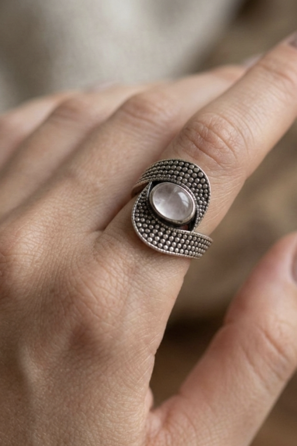 Açık Renk Yan Oval Pembe Kuvars Taşlı Gümüş Yüzük