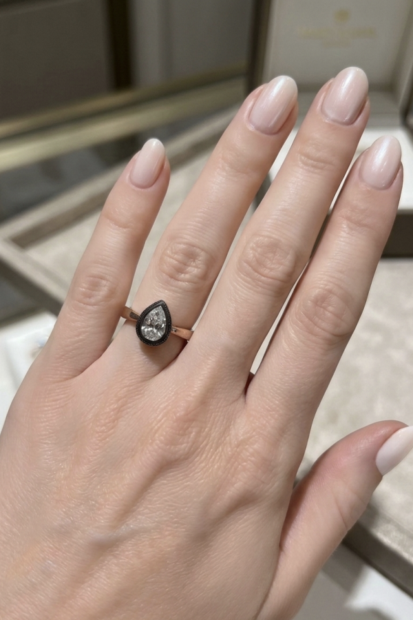 Damla Taşlı Siyah Kalem Detaylı Gümüş Yüzük