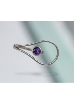 Ortası Ametist Taşlı Yan Damla Motif Üstü Açık Gümüş Yüzük