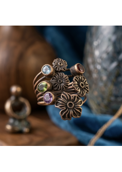 Renkli Taşlarla Süslü Çiçek Motif Eskitme Gümüş Yüzük