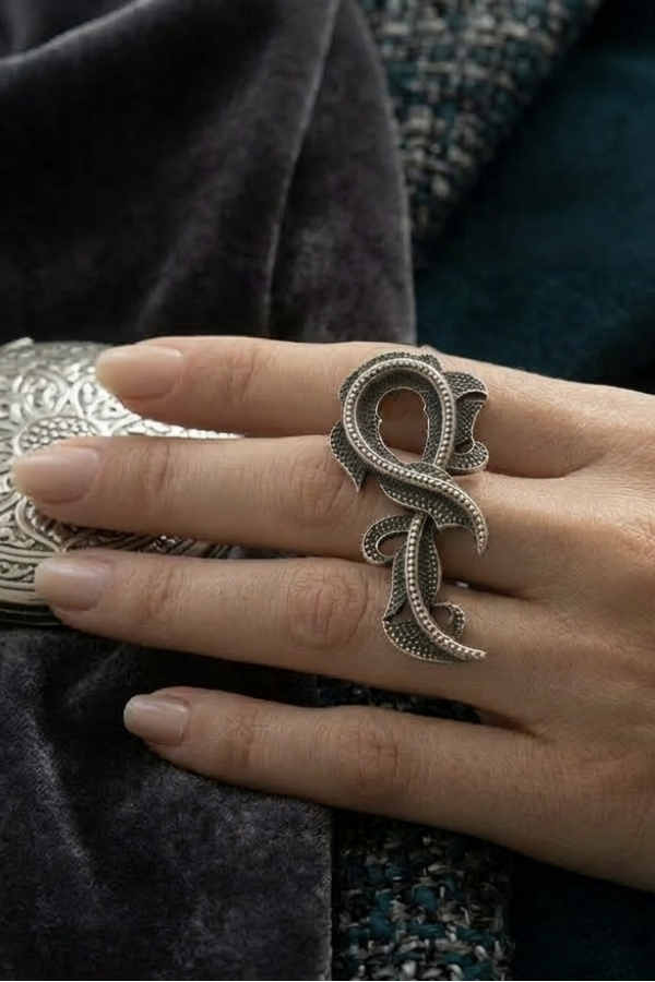 Modernize Tarz Rumi Motif Eskitme Gümüş Yüzük