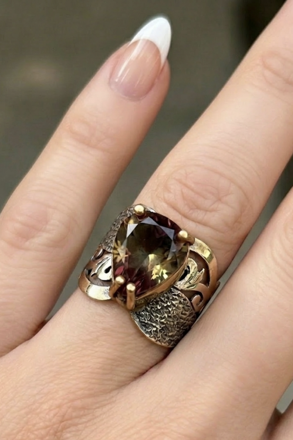 Lab Renk Değiştiren Taşlı Damla Motif Gümüş Yüzük