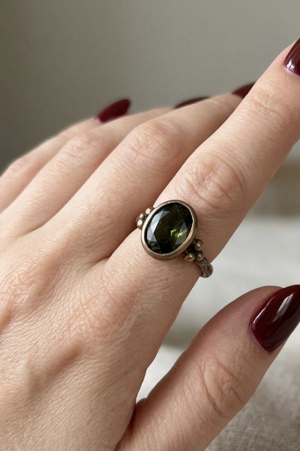 Oval Peridot Taşlı Eskitme Gümüş Yüzük