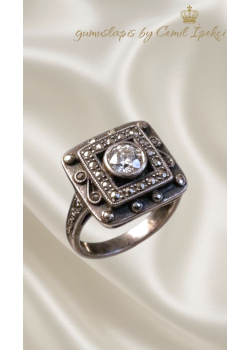 Zirkon Taşlı Kare Motif Siyah Kaplama Gümüş Yüzük