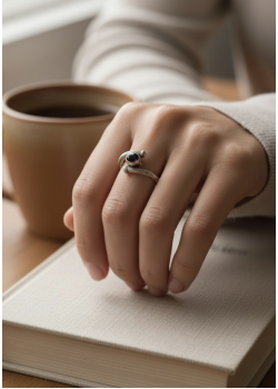 Onix Taşlı Kenarları Burgu Motif Gümüş Yüzük