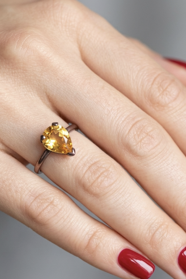 Lab Topaz Taşlı Damla Motif Mini Gümüş Yüzük