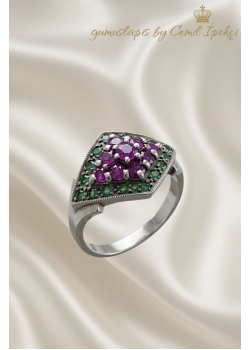 Yakut ve Zümrüt Taşlı Yan Baklava Desen Gümüş Yüzük