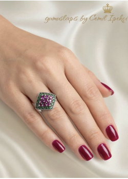 Yakut ve Zümrüt Taşlı Yan Baklava Desen Gümüş Yüzük