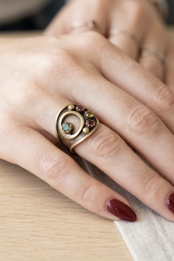 Yakut ve Zümrüt Taşlı Üstü Açık Sarı Kaplama Gümüş Yüzük