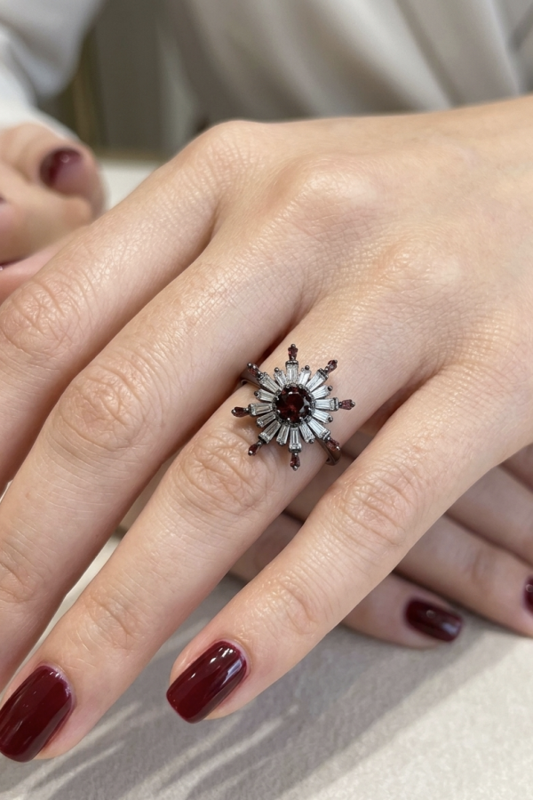 Dumanlı Kuvars Taşlı Çiçek Motif Gümüş Yüzük