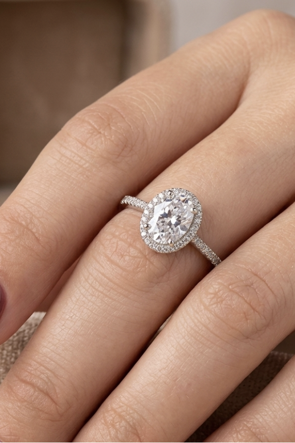 Oval Motif Taşlı Gümüş Tektaş Yüzük