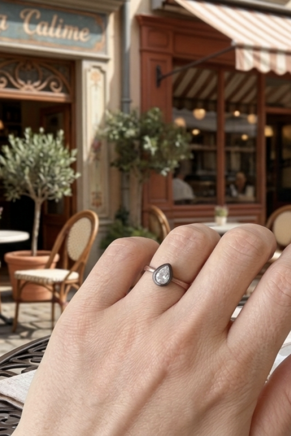 Damla Taşlı Siyah Kalem Detaylı Küçük Gümüş Yüzük