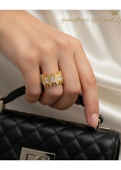 Beyaz Baget Taşlı Çubuk Motif Gümüş Yüzük