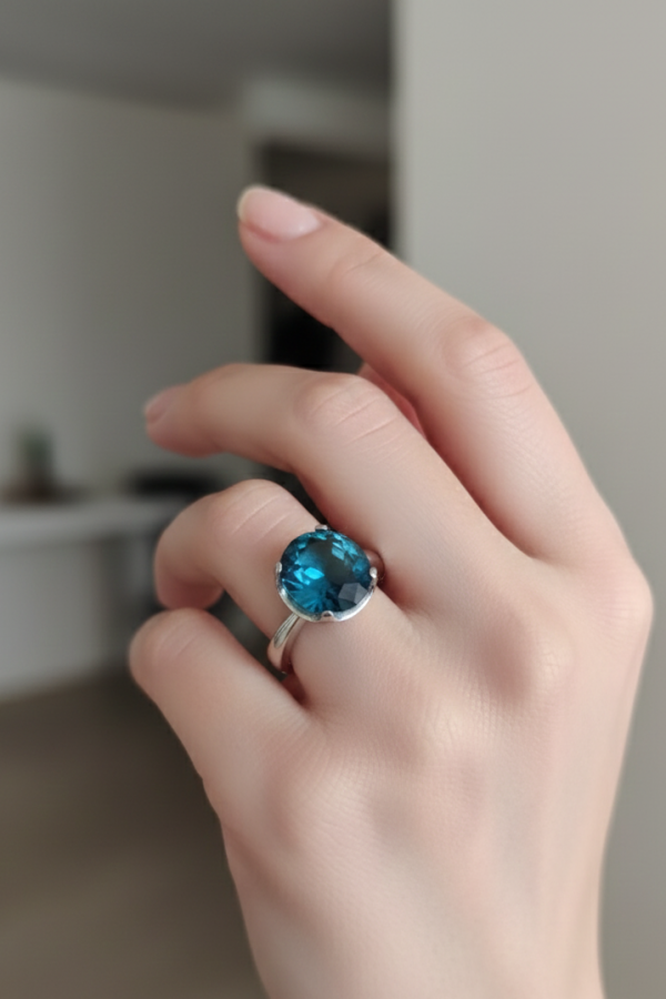 İri Yuvarlak Lab Topaz Taşlı Gümüş Yüzük