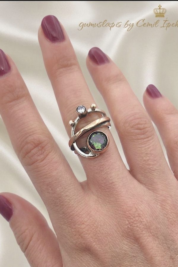 Mistik Kuvars ve Renk Değiştiren Taşlı Gümüş Sarmal Yüzük Serisi