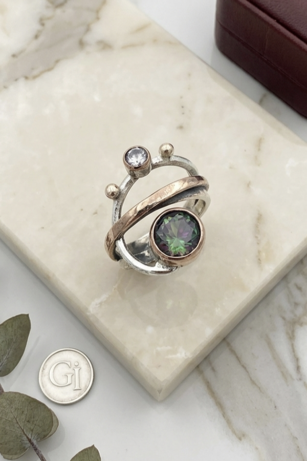 Mistik Kuvars ve Renk Değiştiren Taşlı Gümüş Sarmal Yüzük Serisi