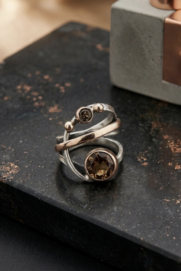 Mistik Kuvars ve Renk Değiştiren Taşlı Gümüş Sarmal Yüzük Serisi