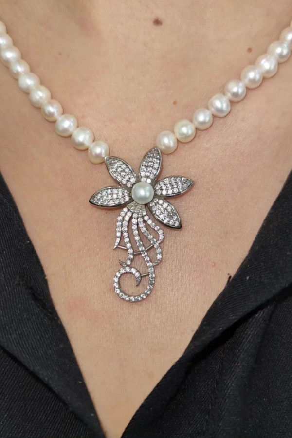 Gümüş Uçlu Çiçek Motif İncili Dizi Kolye 