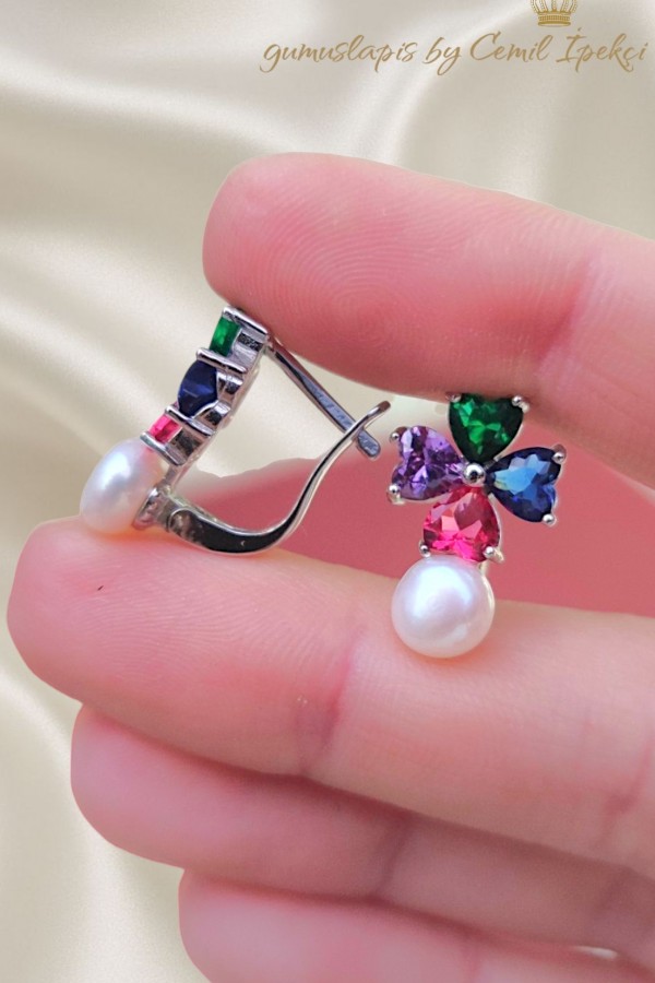 İnci ve Renkli Taşlarla Süslü Gümüş Küpe Çifti 