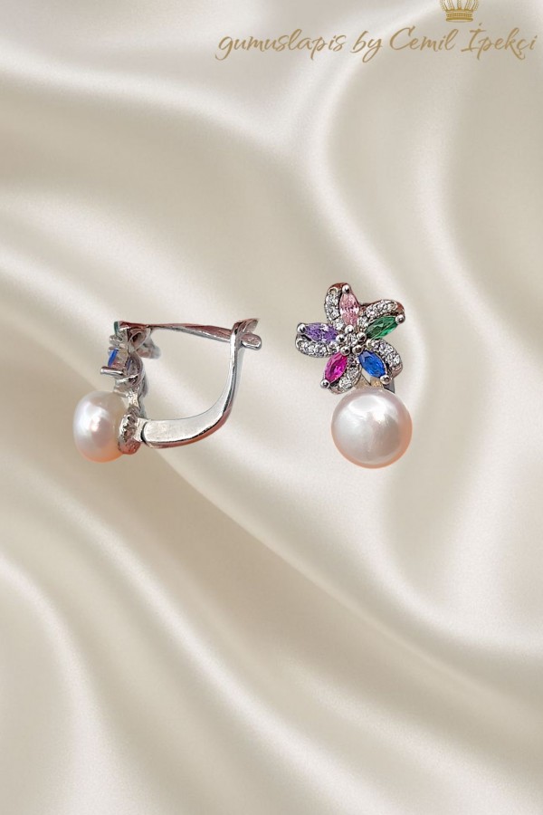 İnci ve Renkli Taşlarla Süslü Küçük Çiçek Motif Gümüş Küpe