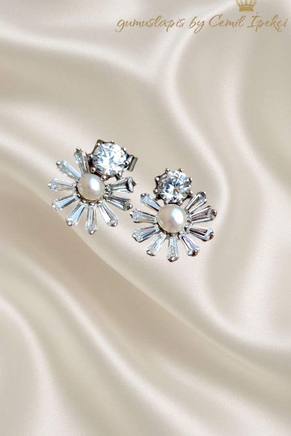 İnci ve Baget Taşlı Gümüş Mini Küpe