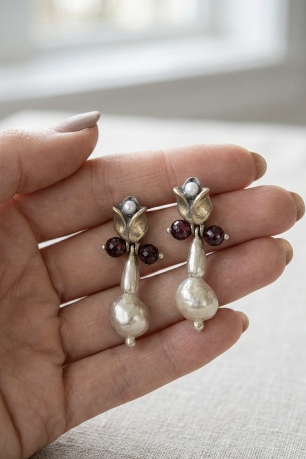 Lal ve İnci Taşlı Lale Motif Gümüş Küpe