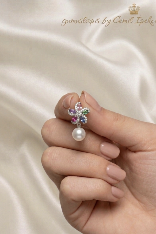 İnci ve Renkli Taşlarla Süslü Küçük Çiçek Motif Gümüş Küpe