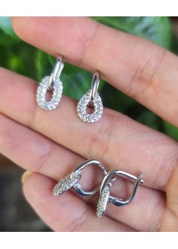 Damla motif gümüş küpe çifti