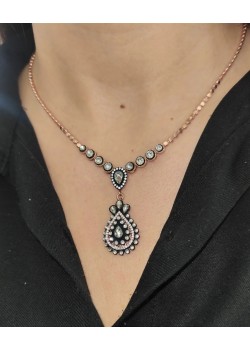 Elmas kesim damla motif gümüş kolye